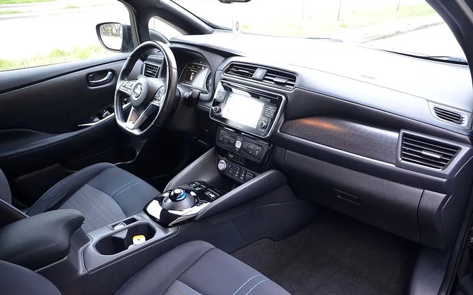 Nissan Leaf cena 64900 przebieg: 105236, rok produkcji 2018 z Radom małe 379